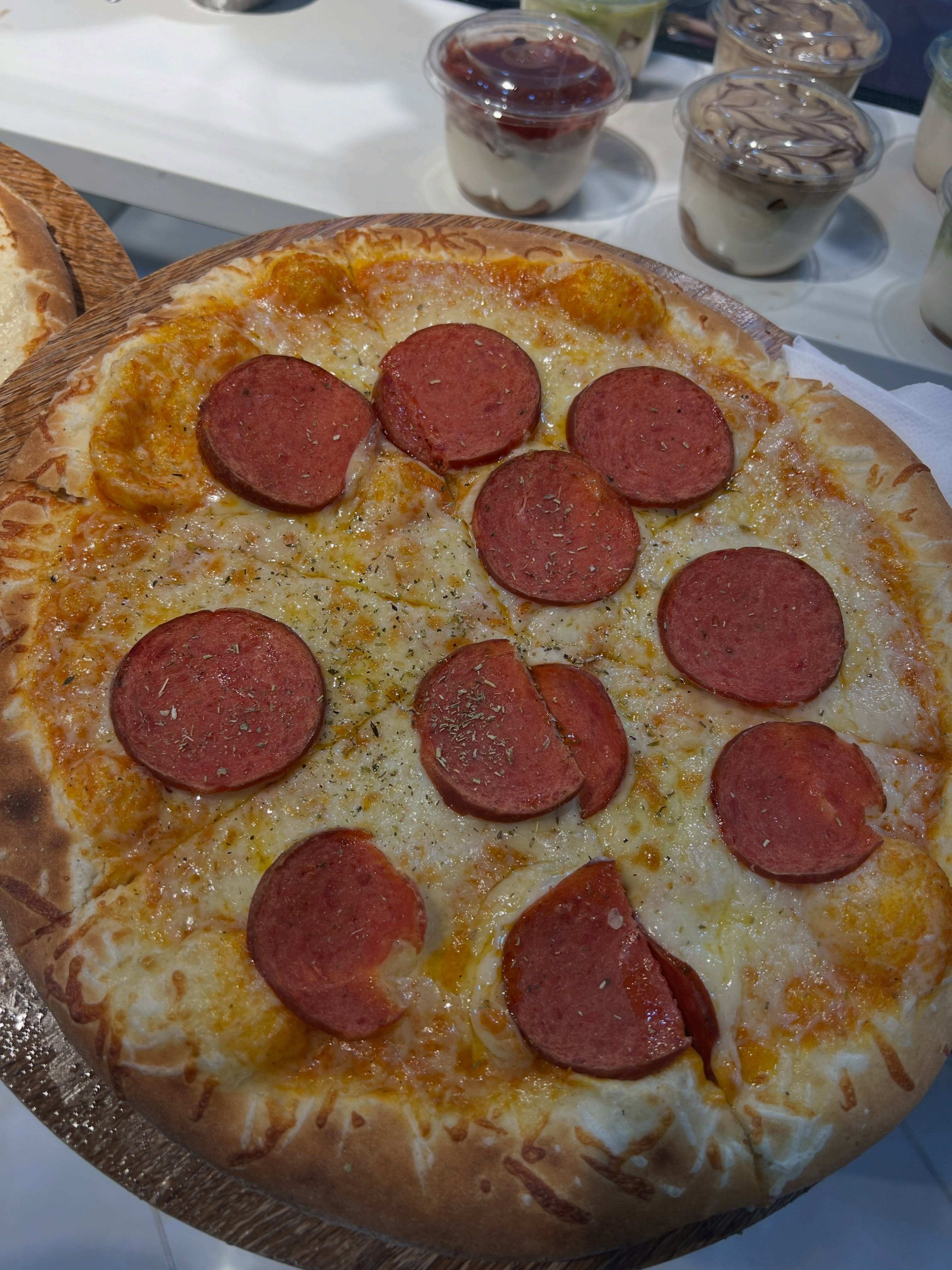 La pizza VERO! servie au restaurant
